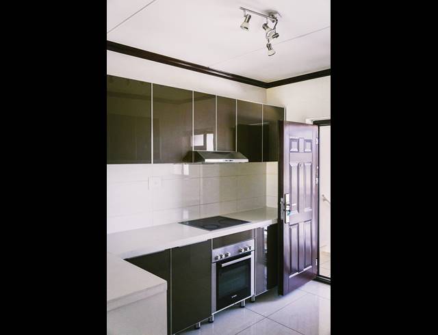 2 BEDROOM APARTMENT FOR SALE IN FOURWAYS